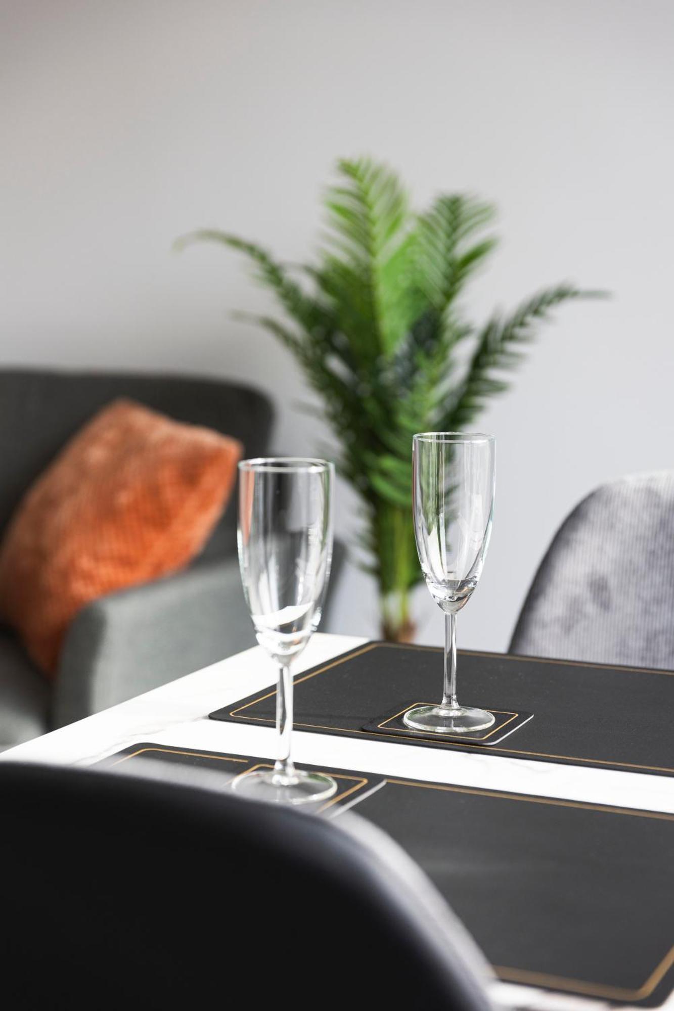 44 Apartments - Modern, Gemuetlich, Wlan, Balkon, Stellplatz Wuppertal Kültér fotó